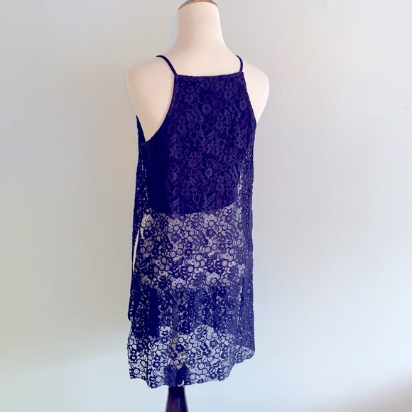 Cute BCBG cami with lace overlay - Picture 4 of 5